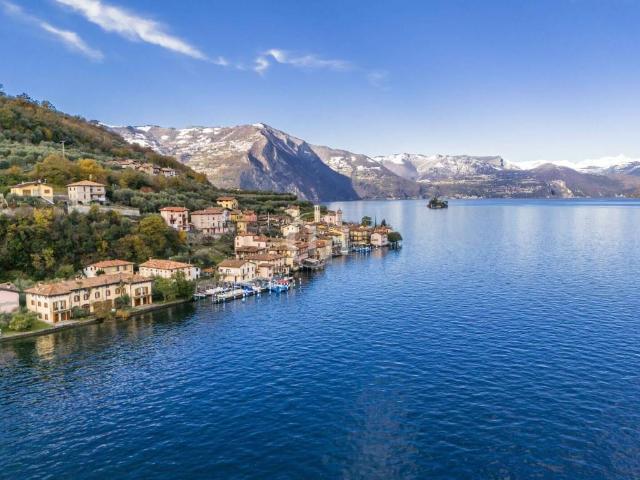 Villa Indipendente in vendita a Comunità montana del Sebino bresciano, Monte Isola