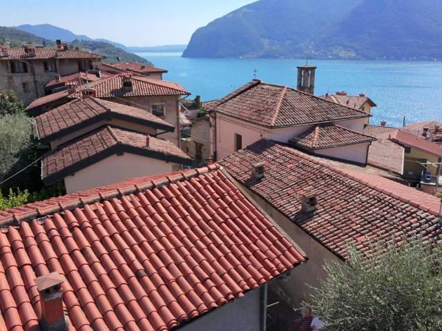 Villa Indipendente in vendita a Comunità montana del Sebino bresciano, Monte Isola