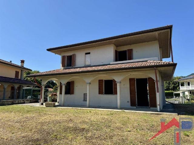 Villa Indipendente in vendita a Monte Marenzo, Lombardia