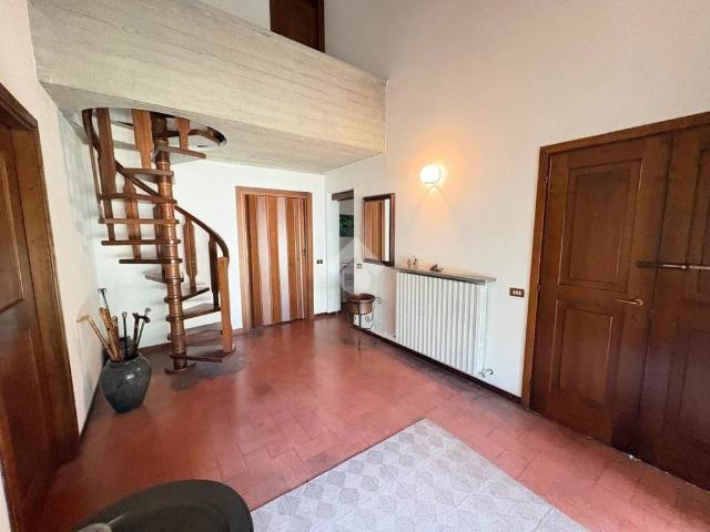 Villa Indipendente in vendita a Monte Marenzo, Lombardia
