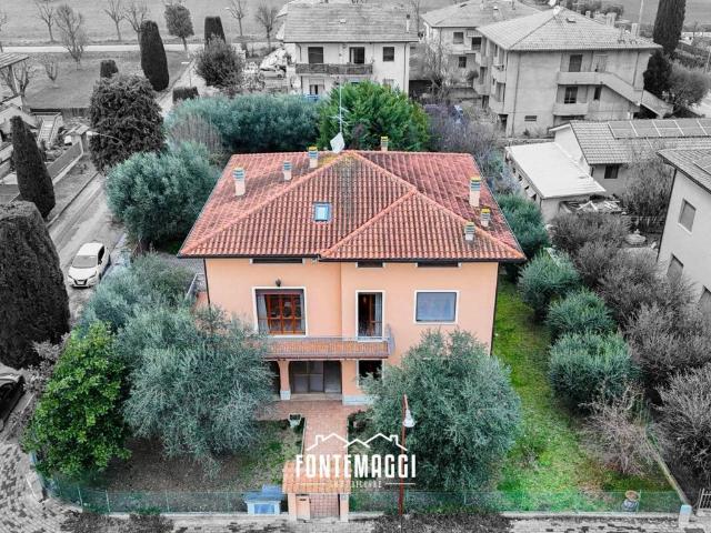 Villa Indipendente in vendita a Castelvecchio, Marche