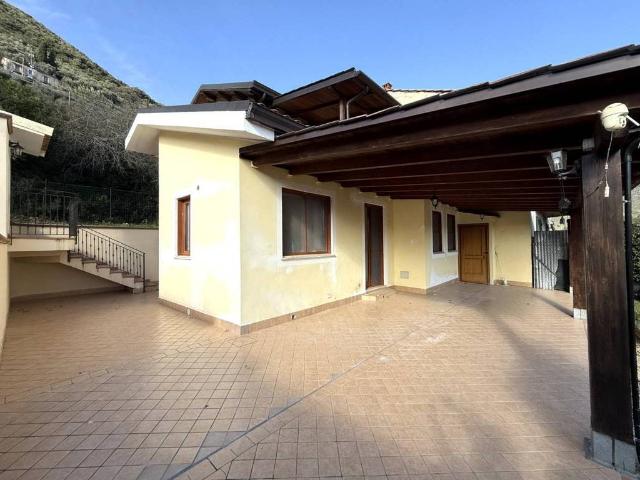 Villa Indipendente in vendita a Monte San Biagio, Lazio
