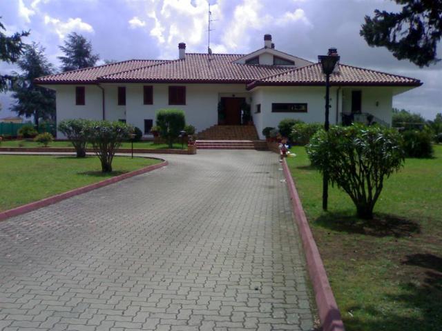 Villa Indipendente in vendita a Monte San Biagio, Lazio