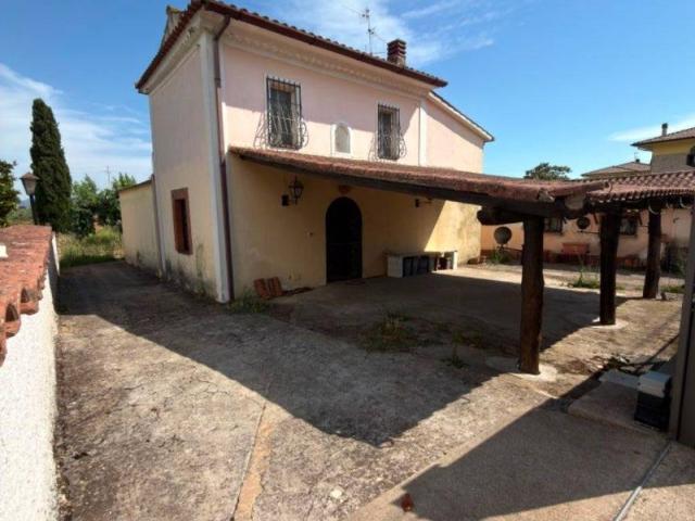 Villa Indipendente in vendita a Monte San Biagio, Lazio