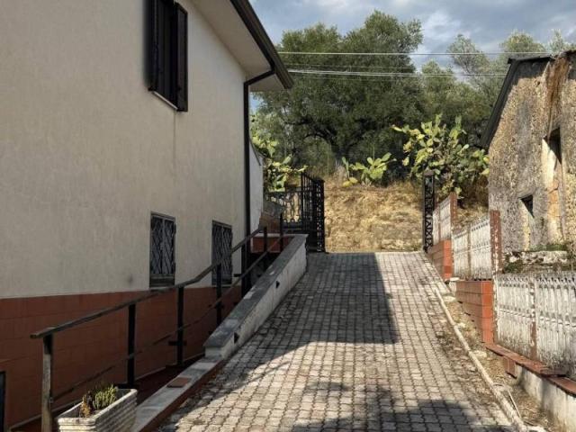 Villa Indipendente in vendita a Monte San Giovanni Campano, Lazio