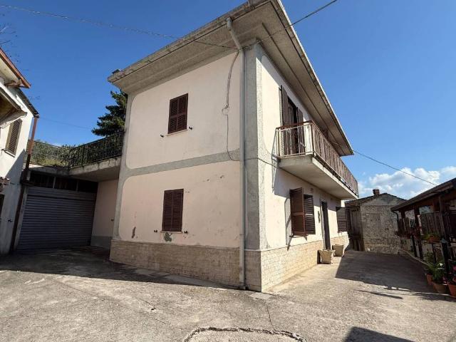 Villa Indipendente in vendita a Monte San Giovanni Campano, Lazio
