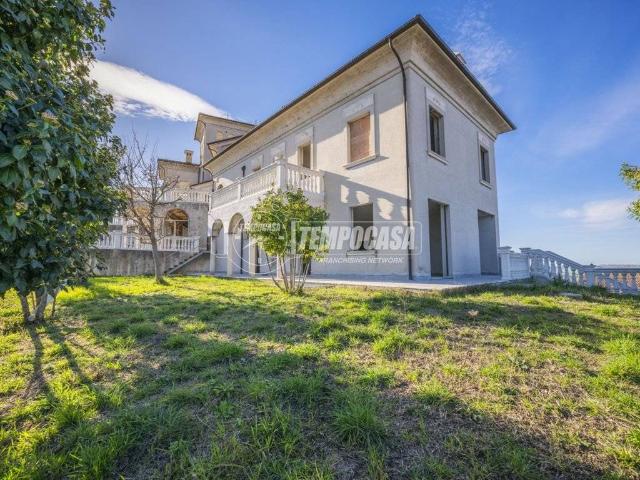 Villa Indipendente in vendita a Contrada Campiglia, Marche