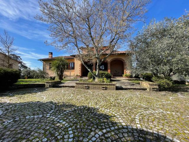 Villa Indipendente in vendita a Monte San Savino, Arezzo