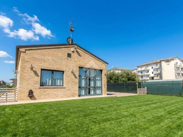 Villa Indipendente in vendita a San Lorenzo, Marche