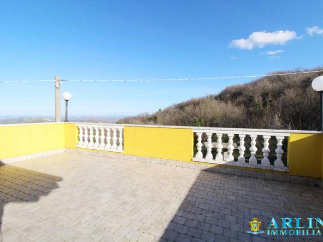 Villa Indipendente in vendita a Montebello Di Bertona, Abruzzo