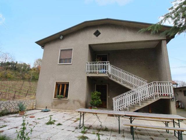 Villa Indipendente in vendita a Montebello Vicentino, Veneto