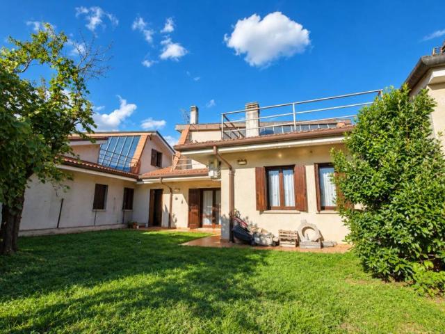 Villa Indipendente in vendita a Centro, Montebelluna