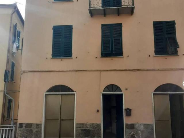Villa Indipendente in vendita a Montebruno, Liguria