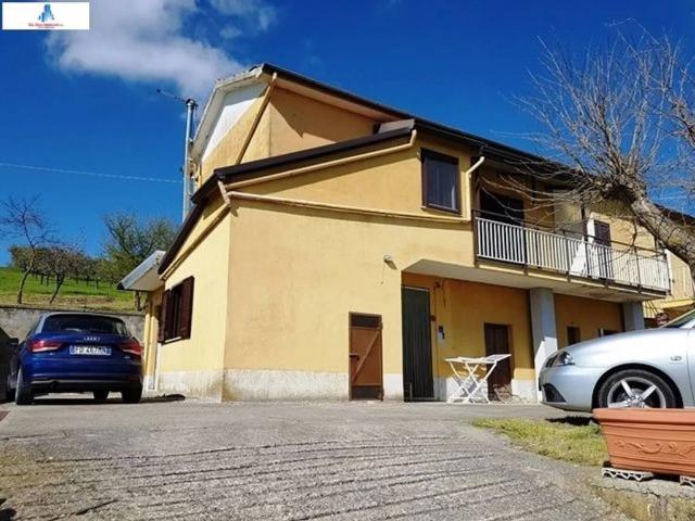 Villa Indipendente in vendita a Montecalvo Irpino, Campania