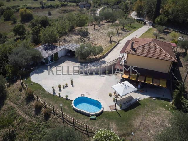Villa Indipendente in vendita a Montecalvo Irpino, Campania