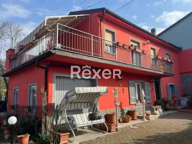 Villa Indipendente in vendita a Montecalvo Versiggia, Lombardia
