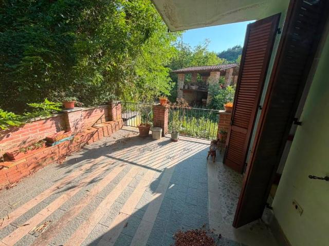 Villa Indipendente in vendita a Montecalvo Versiggia, Lombardia