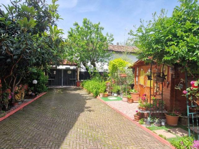 Villa Indipendente in vendita a Montecalvo Versiggia, Lombardia