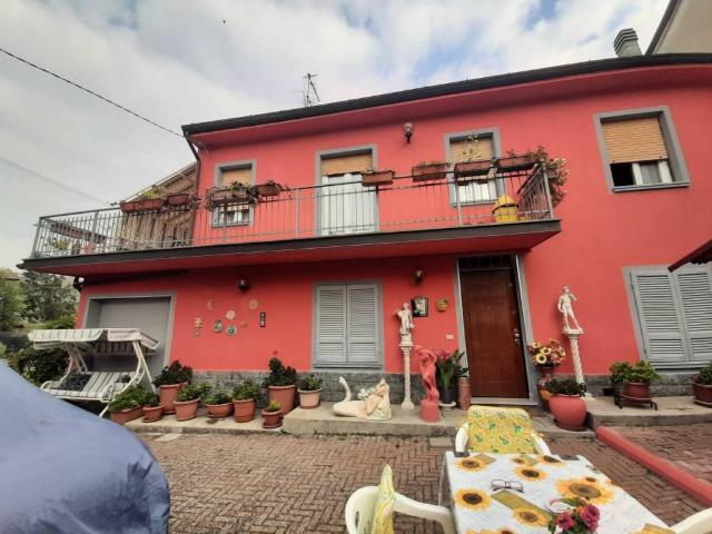 Villa Indipendente in vendita a Montecalvo Versiggia, Lombardia