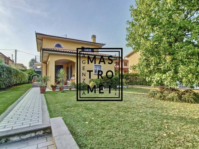 Villa Indipendente in vendita a San Giuseppe, Montecarlo