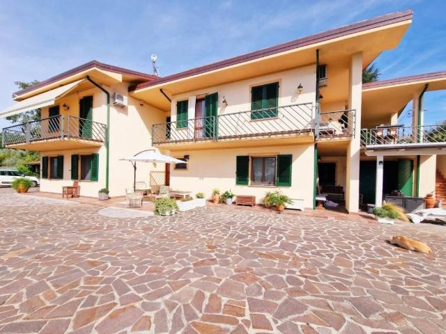 Villa Indipendente in vendita a San Giuseppe, Montecarlo