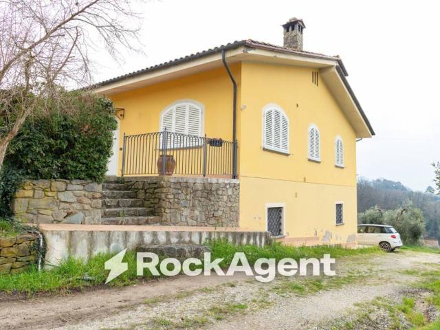 Villa Indipendente in vendita a Montecarlo, Lucca