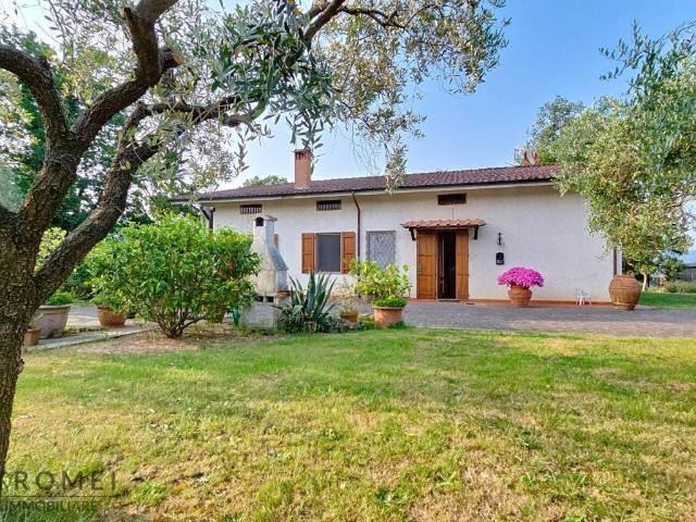 Villa Indipendente in vendita a Altopascio, Toscana