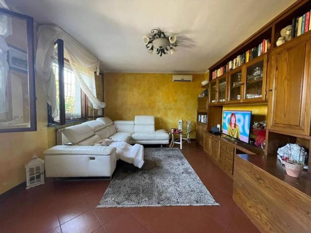 Villa Indipendente in vendita a San Salvatore, Montecarlo