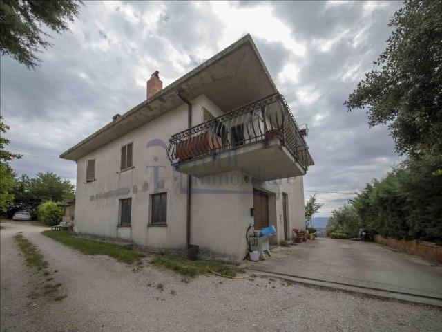 Villa Indipendente in vendita a Montecastrilli, Umbria
