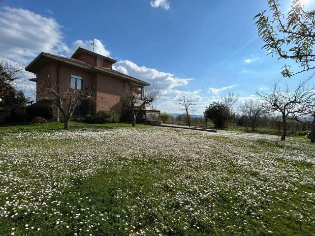 Villa Indipendente in vendita a Montecastrilli, Umbria