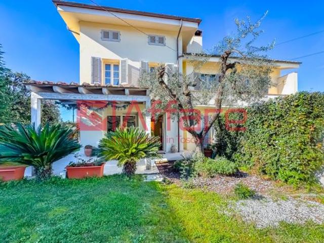 Villa Indipendente in vendita a Montecatini Terme, Toscana