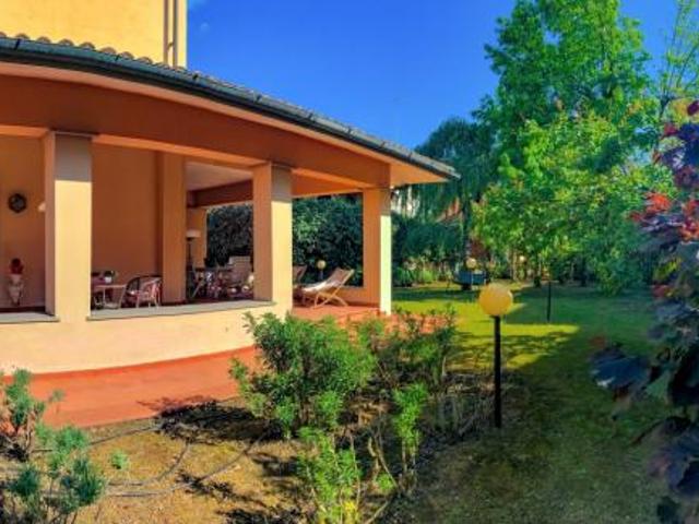Villa Indipendente in vendita a Montecatini Terme, Toscana