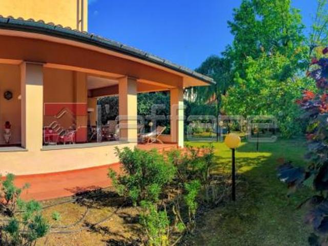 Villa Indipendente in vendita a Montecatini Terme, Toscana