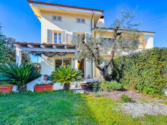 Villa Indipendente in vendita a Montecatini Terme, Pistoia