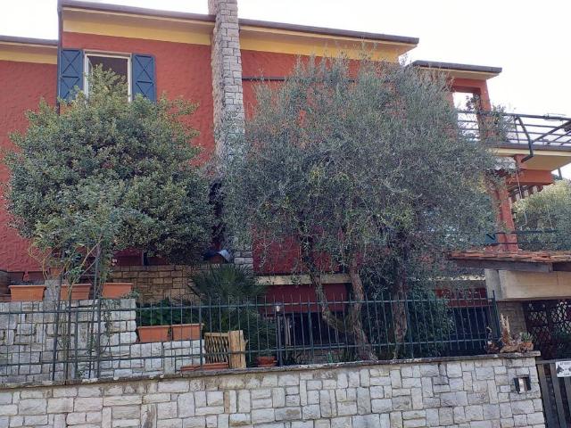 Villa Indipendente in vendita a Montecatini Terme, Pistoia