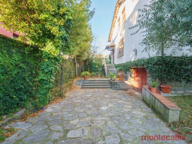 Villa Indipendente in vendita a Montecatini Terme, Toscana