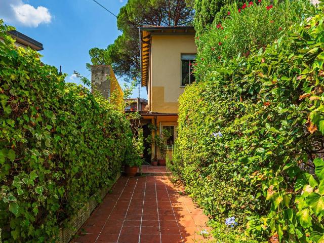 Villa Indipendente in vendita a Montecatini Terme, Toscana