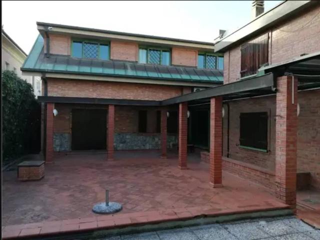 Villa Indipendente in vendita a Montecatini Terme, Toscana