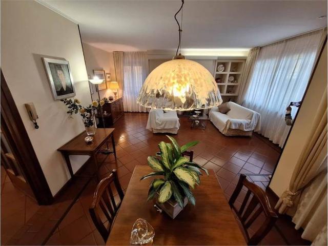 Villa Indipendente in vendita a Montecatini Terme, Pistoia