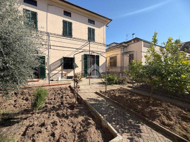 Villa Indipendente in vendita a Montecatini Terme, Toscana