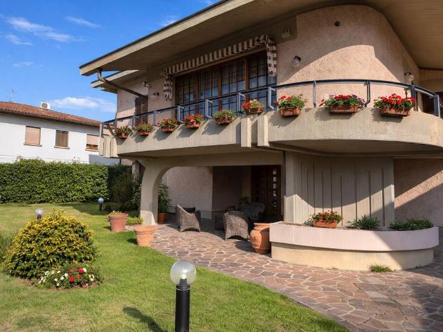 Villa Indipendente in vendita a Gallo, Montecatini Terme