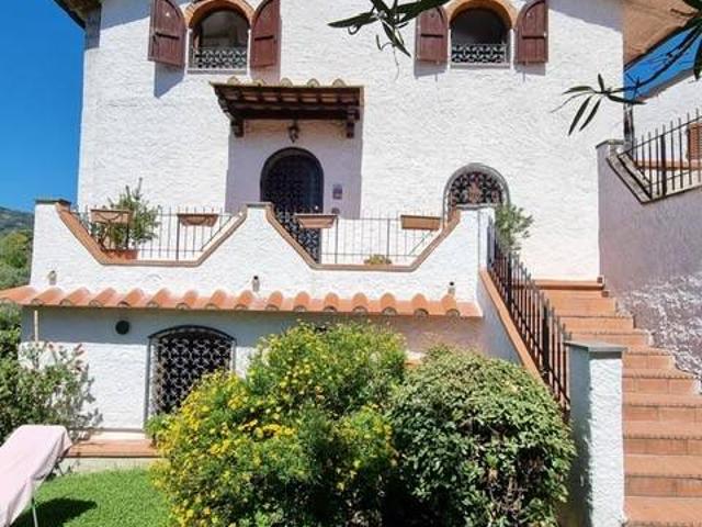 Villa Indipendente in vendita a Montecatini Alto, Montecatini Terme