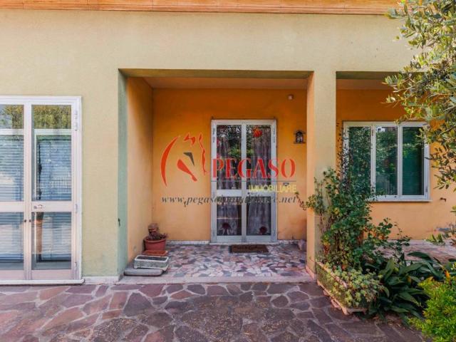 Villa Indipendente in vendita a Montecatini Terme, Pistoia