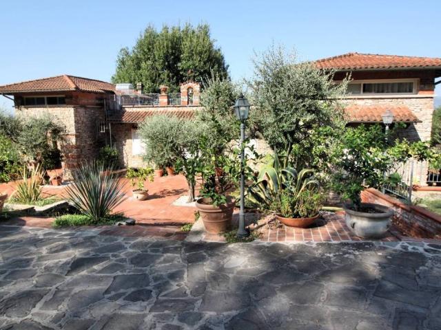 Villa Indipendente in vendita a Gallo, Montecatini Terme