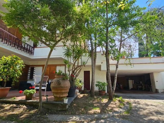 Villa Indipendente in vendita a Gallo, Montecatini Terme