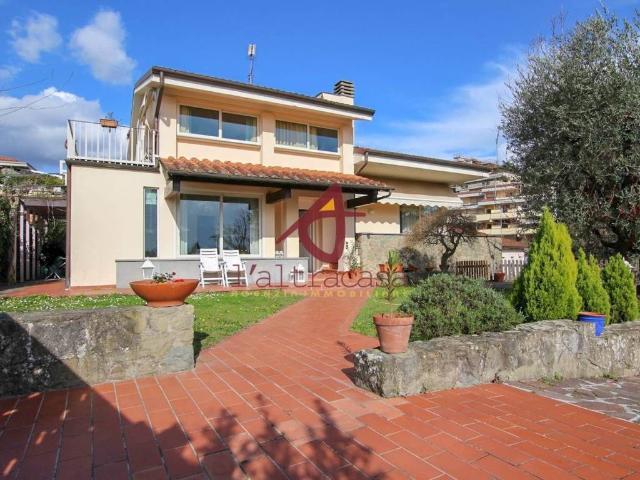 Villa Indipendente in vendita a Montecatini Alto, Montecatini - Terme