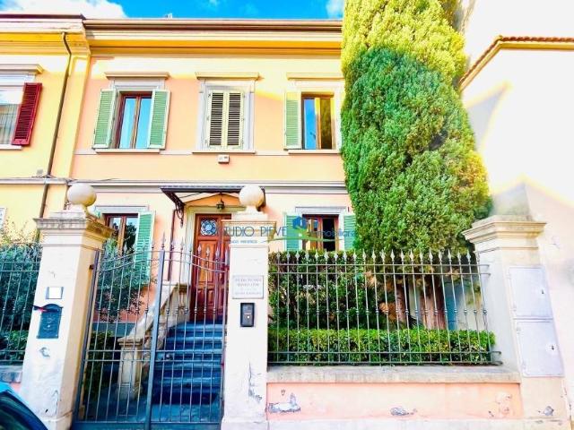 Villa Indipendente in vendita a Montecatini Terme, Toscana