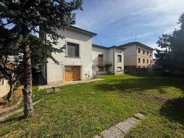 Villa Indipendente in vendita a Montecatini Terme, Pistoia