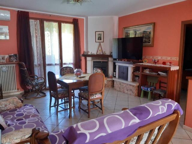 Villa Indipendente in vendita a Val d’Enza, Re