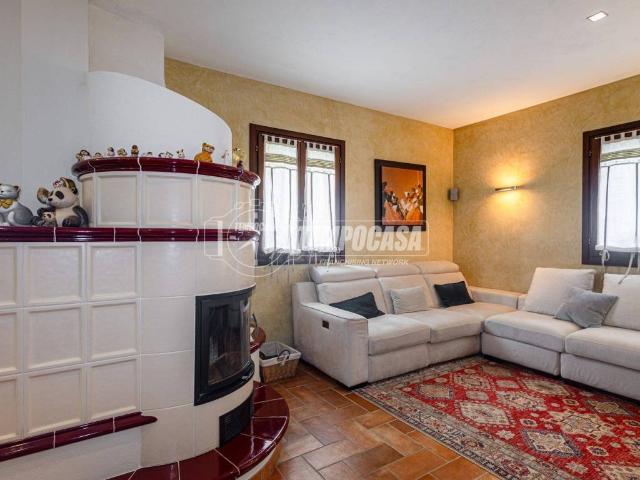 Villa Indipendente in vendita a Val d’Enza, Re